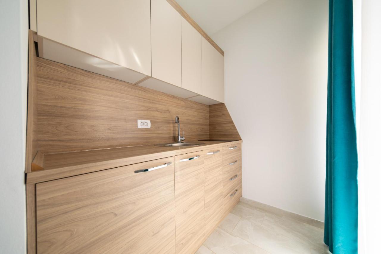 Sunways Apartments Добра вода Екстериор снимка